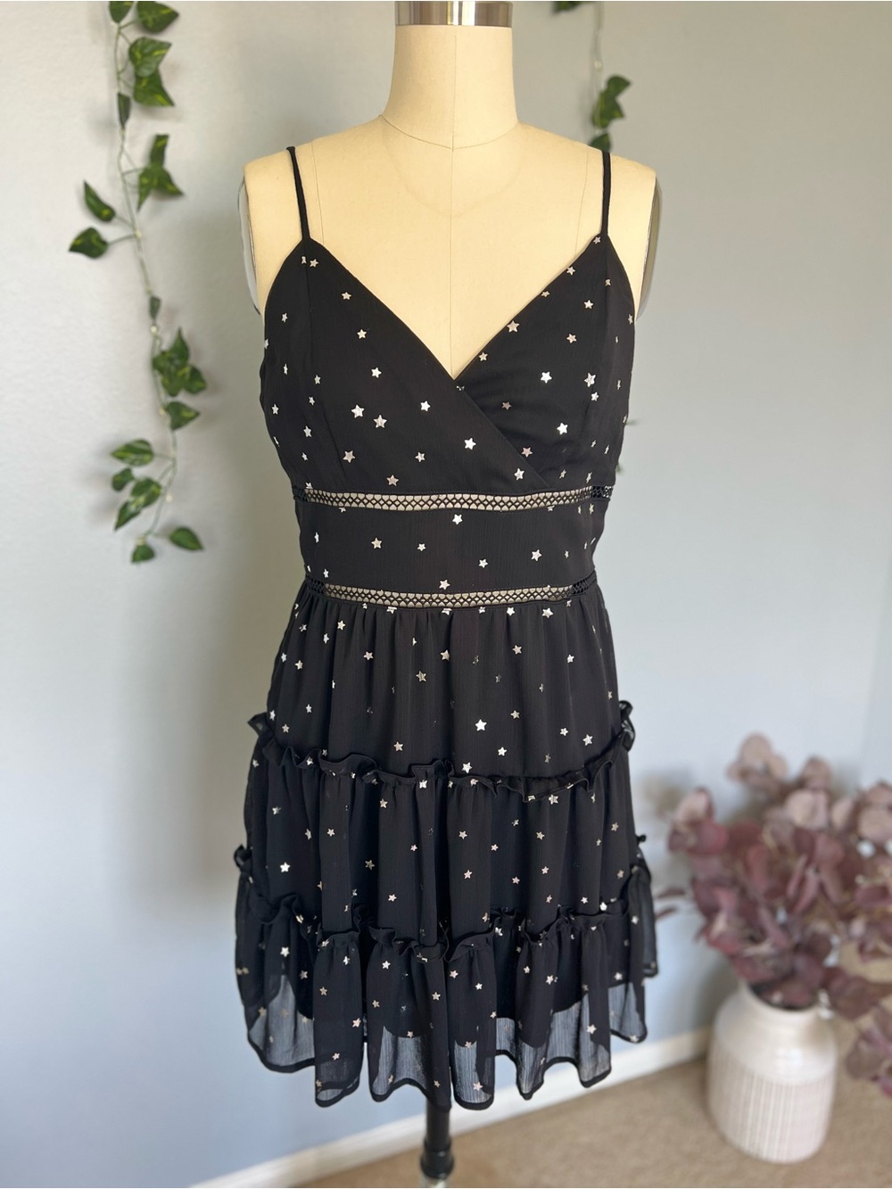 Trixxi Francesca’s Star Print Tiered Ruffle Mini Dress Black Silver NWT Size M